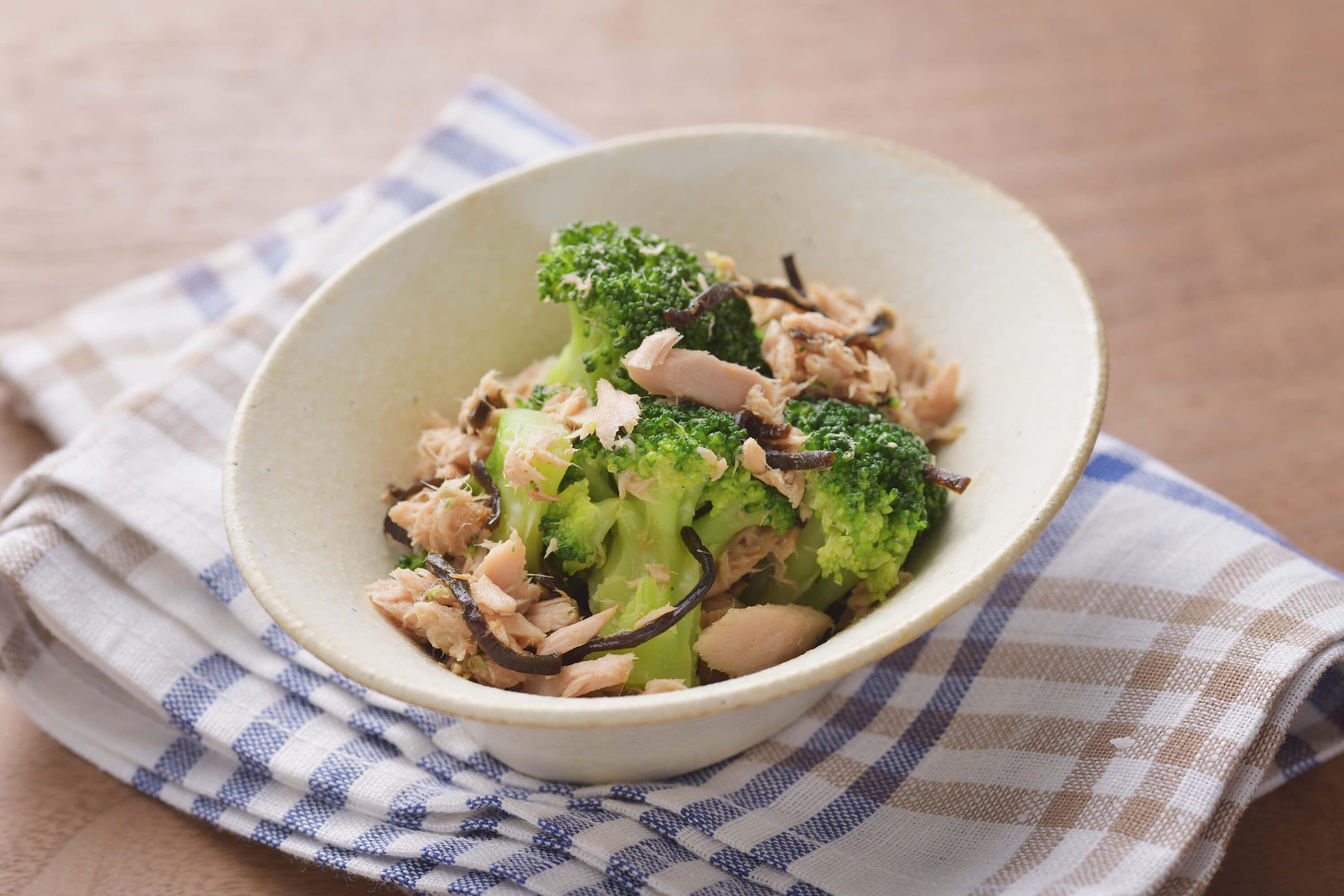 ブロッコリーとツナの塩昆布あえ